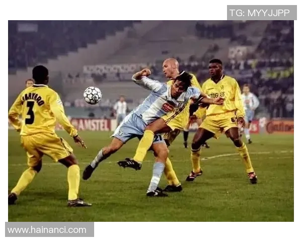 全球足球巨星人物传记解析与成就回顾